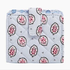 Vera Bradley RFID Finley Small Wallet in Magnifique Leaf